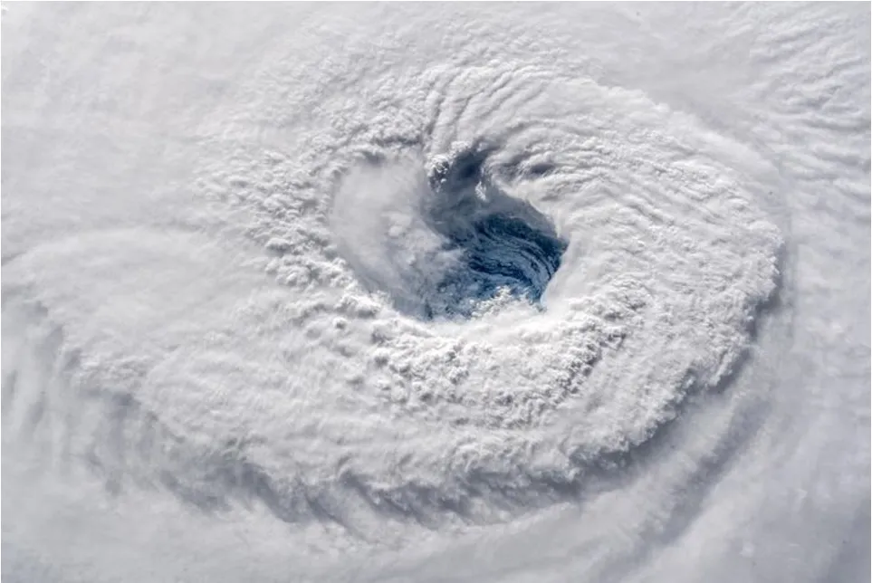 Œil d’un cyclone vu de l’espace
