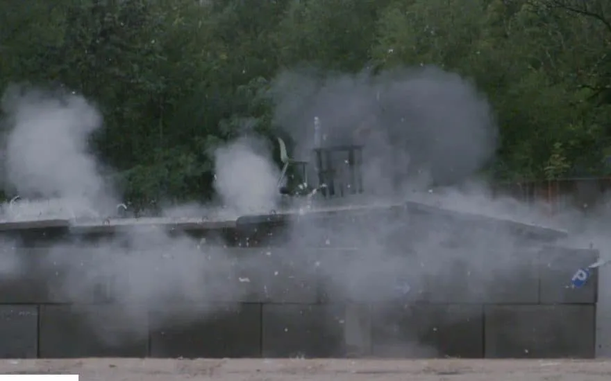 Projet CONVEX : l’explosion d’une batterie de véhicule souffle la structure d’essai